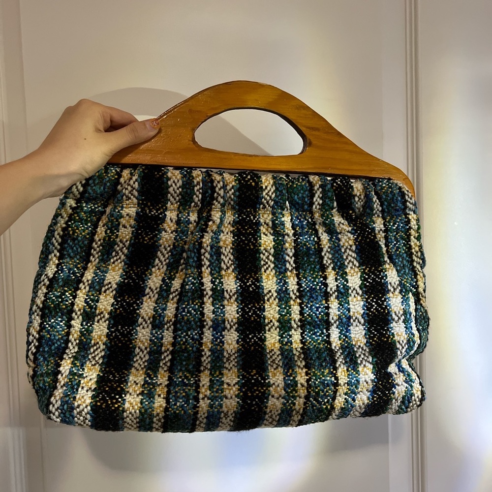 Plaid bag with wooden handle